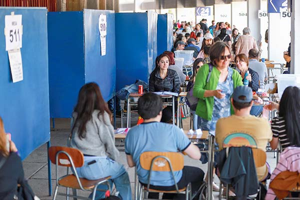 <p>Gremios empresariales reaccionan a resultados e insisten en que el debate de la segunda vuelta se enfoque en la inversión y el empleo</p>