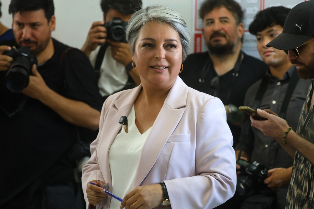 <p>Primeras reacciones en comando de Jara: “Esta elección va a ser dura y tendrá que enfrentarse con ideas”</p>