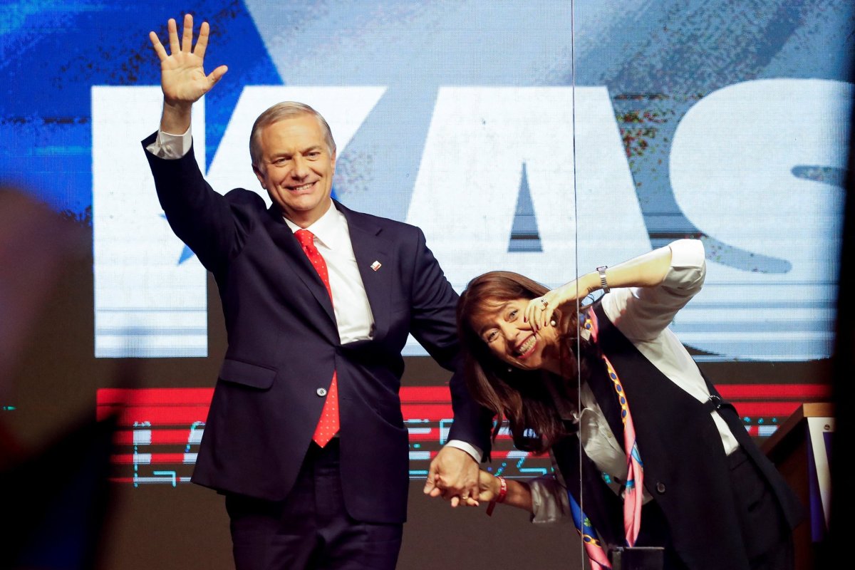 <p>Financial Times: La extrema derecha está a punto de ganar la presidencia de Chile</p>