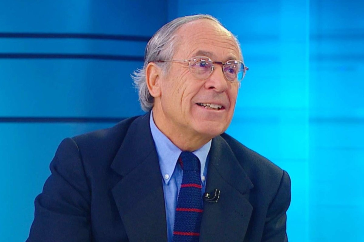 <p>El economista José Piñera felicita a José Antonio Kast por su triunfo en la primera vuelta</p>