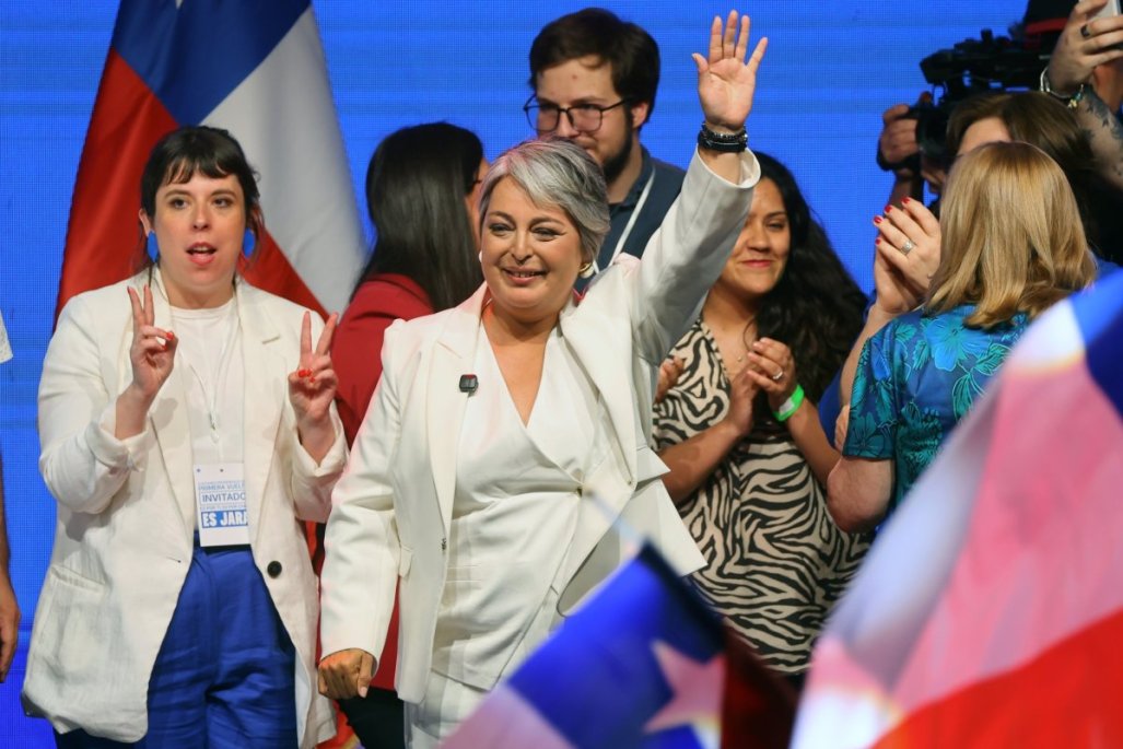 Jara avanza a segunda vuelta con gestos a rivales y un desafío de unidad nacional: ¿Puede la izquierda conquistar el centro?
