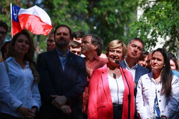 <p>Evelyn Matthei reconoce la derrota y confirma asistencia a comando de Kast</p>