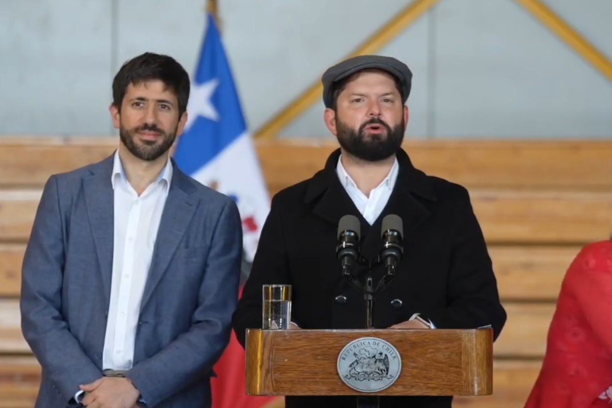 <p>Elecciones Minuto a Minuto | Boric celebra jornada democrática y declina comentar sobre potenciales refuerzos a Jara si pasa a segunda vuelta</p>