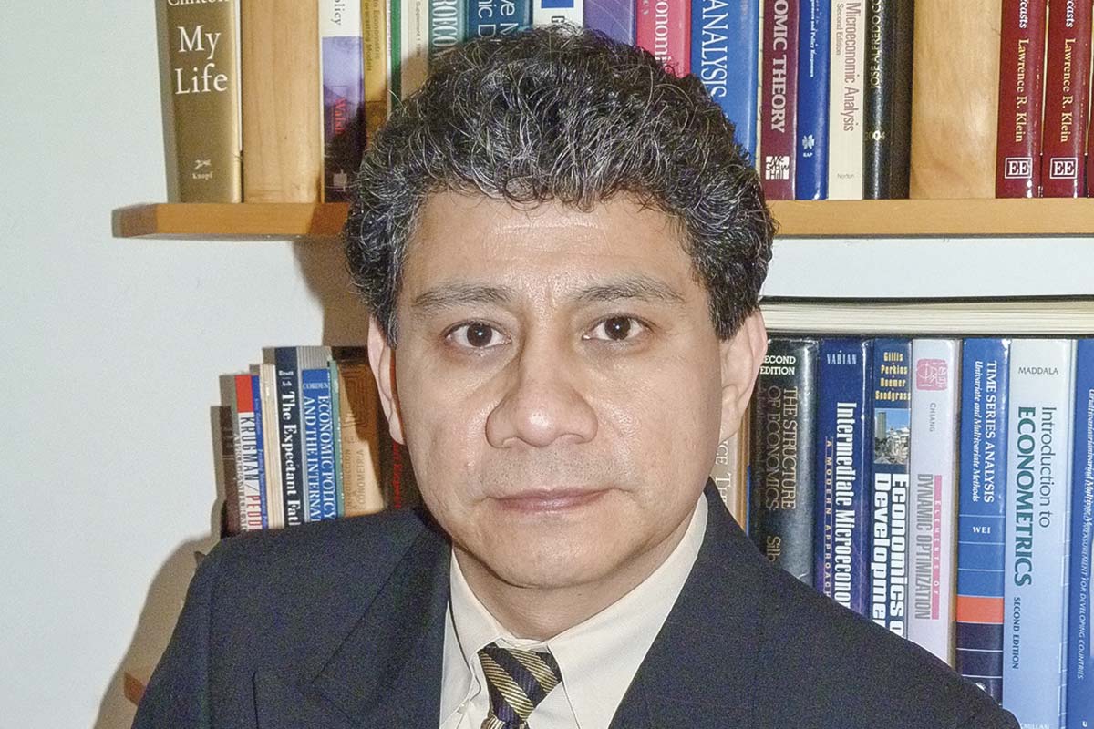 <p>Alfredo Coutiño, director para américa latina de Moody’s Analytics: “Su propuesta (Kast) de ajuste de consolidación fiscal es buena, pero tiene que ser un poco más gradual”</p>