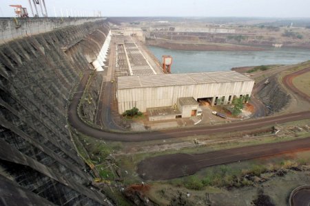 Cancilleres de Brasil y Paraguay acuerdan retomar negociaciones sobre hidroeléctrica Itaipú