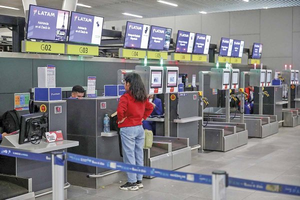 <p>Latam y sindicatos de pilotos no logran acuerdo y aerolínea cancela más vuelos debido a huelga</p>