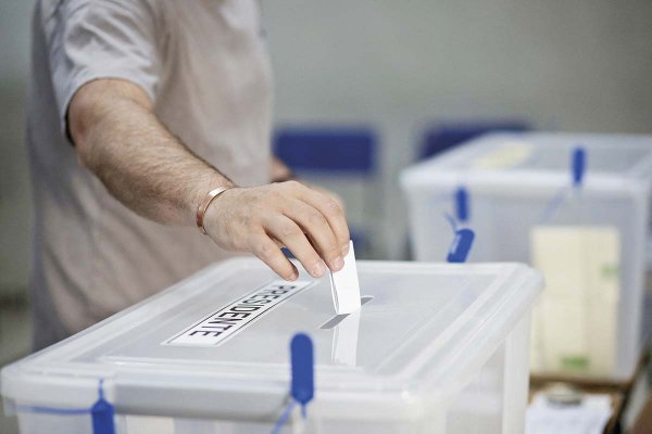 ¿A quién ayudó más el voto obligatorio en la presidencial? Las cifras apuntan a Parisi