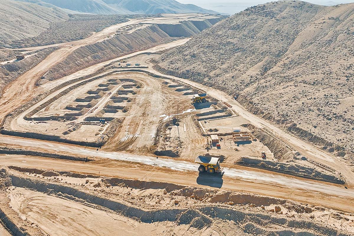 <p>Minera Lomas Bayas de la gigante Glencore presenta proyecto de US$ 103 millones para extender su vida útil desde 2030 a 2038</p>