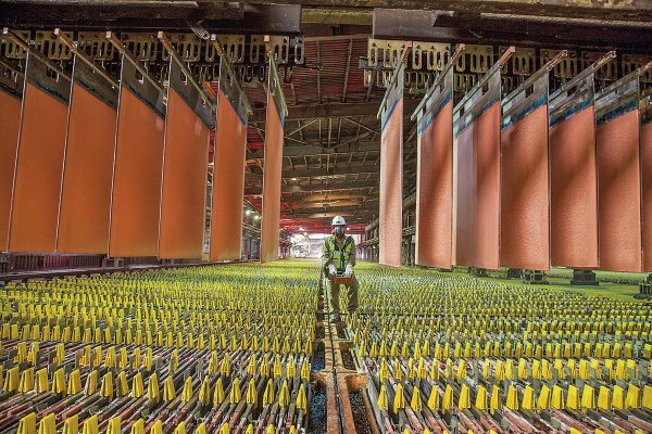 <p>Cobre anotará precio promedio histórico en 2025 mientras Chile cerrará el año con nulo crecimiento productivo</p>