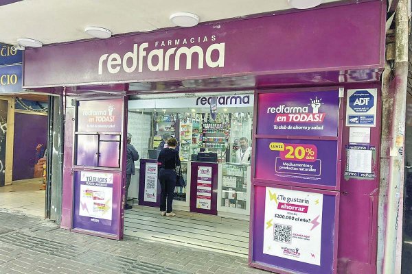 En Centro de Distribución Redfarma abastece de medicamentos a precios competitivos a sus propios locales, además de sus franquiciados y a otras farmacias independientes.