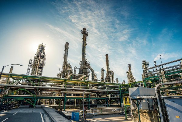 <p>ENAP aumenta en 55% sus utilidades al tercer trimestre, pero bajan sus ingresos</p>