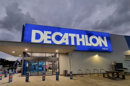 Decathlon alcanza récord de ventas en sus primeras semanas de apertura en Argentina con precios tres veces más caros que los de Uruguay