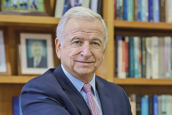 <p>Felipe Larraín, exministro y director de Clapes UC: “El Ministerio de Hacienda quedaría en muy buenas manos con Jorge Quiroz”</p>