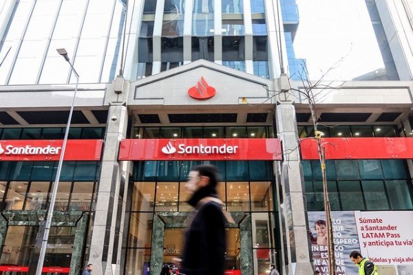 <p>Santander acelera digitalización de su banco en Chile con más sucursales estilo Work/Cafe</p>