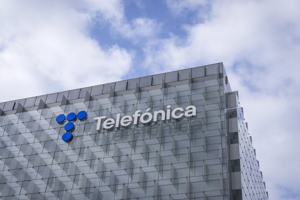 <p>Telefónica propone despedir más de 5.300 trabajadores en la primera ronda de negociaciones del ERE, un 37% de su plantilla</p>