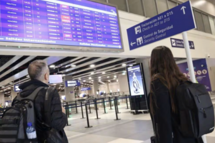 <p>Fijan nuevo monto de tarifa de conexión aérea en el Jorge Chávez de Lima: ¿en cuánto quedará?</p>