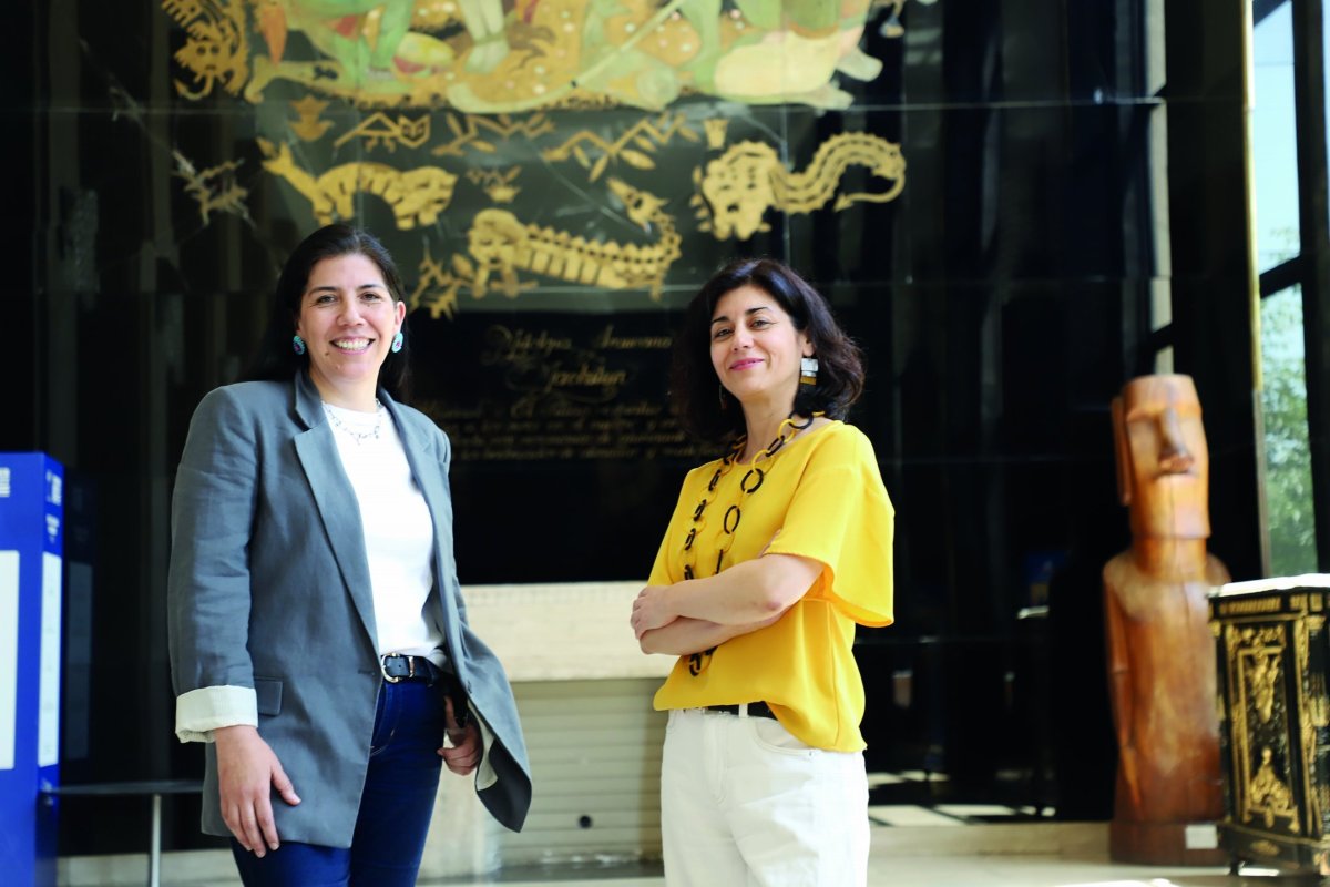 <p>Claudia Moreno y María del Pilar Riess, de ProChile. Foto: Julio Castro</p>