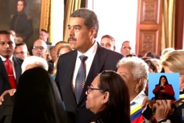 <p>Ahora en DF SUD | Maduro ante la escalada con EEUU: "No van a poder con Venezuela"</p>