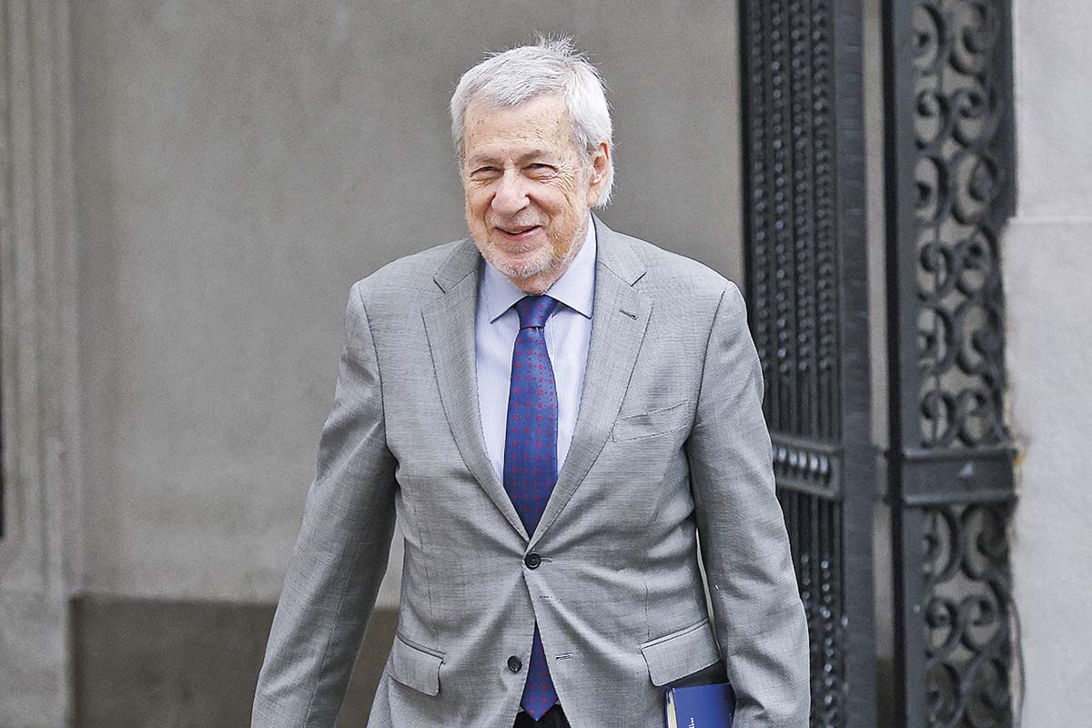 <p>El ministro de Relaciones Exteriores, Alberto van Klaveren. Foto: Aton Chile</p>