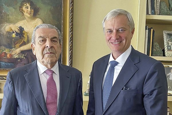 <p>Hasta la residencia del ex mandatario concurrió el candidato José Antonio Kast.</p>