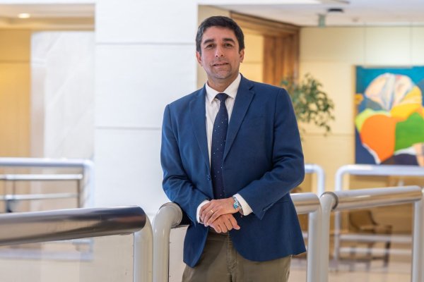 <p>Héctor Barría, jefe de la bancada de diputados DC, critica apoyo de Frei a Kast: "Un expresidente debe actuar en esa calidad y no como un activista político"</p>