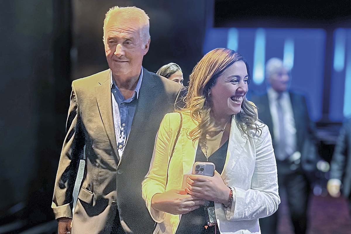 <p>Julio Ponce Lerou y su hija y sucesora, Francisca Ponce Pinochet.</p>