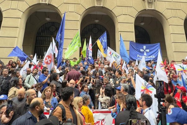 Funcionarios públicos dan puntapié inicial a negociación de reajuste y piden alza salarial real de 2%