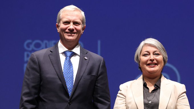 Jara y Kast protagonizan tenso cruce en foro social por cifras de pobreza, migración, desaladoras y reducción de gasto social