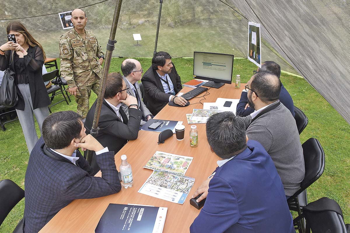 <p>La actividad se realizó en la Academia de Guerra para desarrollar capacidades de gestión de crisis de ciberseguridad. Foto: Ejército de Chile</p>