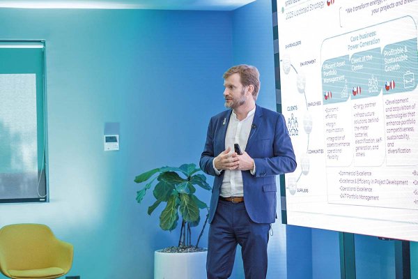 <p>José Ignacio Escobar, CEO de Colbún, en el Investor Day de la firma realizado este jueves.</p>