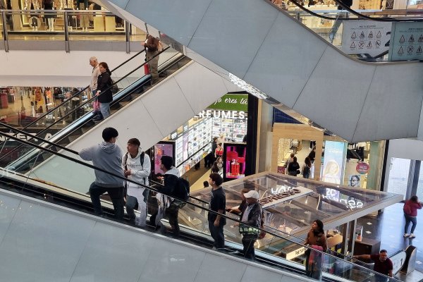 <p>La economía chilena entra al último trimestre del año al ritmo del 2% gracias al comercio y los servicios.</p>