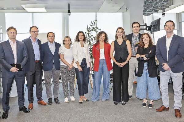 Cristián Risopatrón, Alejandro Rubilar, Rodrigo Pérez, Dafne González, Ximena Santibanez, Javiera Contreras, Teresita García de la Huerta, Pedro Lluch, Paula Vargas y José Alonso Sánchez. Foto: José Montenegro