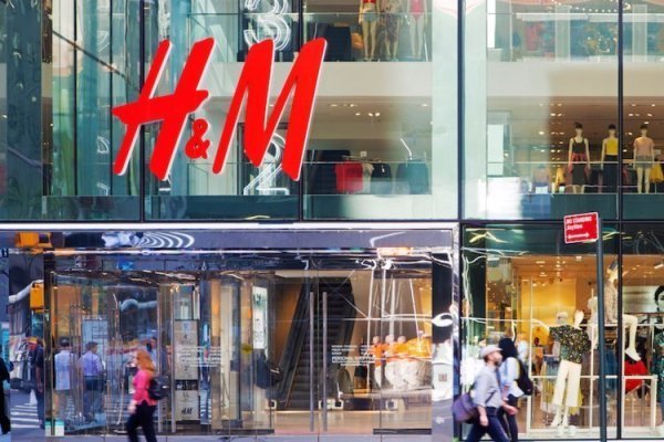 <p>Atrapado entre Zara y Shein: El plan de H&M en medio de una batalla de moda rápida</p>