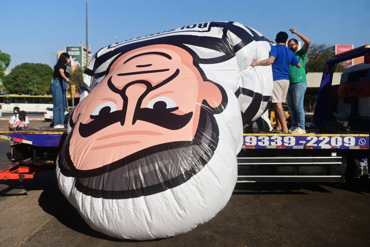 <p>La derecha brasileña busca un nuevo líder mientras el clan Bolsonaro se autodestruye</p>