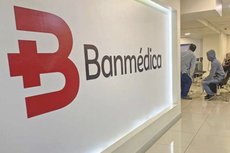 <p>Firma brasileña se queda con la operación de Banmédica en Chile y participaciones en firmas de seguros de Colombia</p>