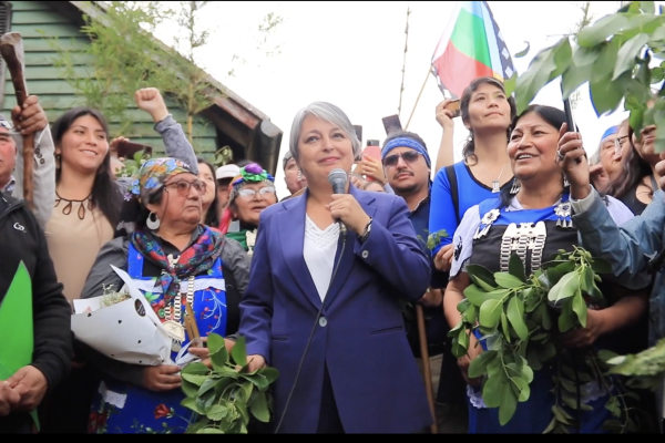 <p>Jara llama a reconsiderar votos en blanco o nulos del PDG y acusa a Kast de “maniobra electoral” por la situación en la frontera</p>