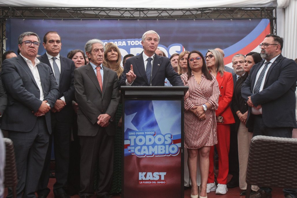 ¿Quiroz, Daza o alguien del equipo de Matthei para encabezar Hacienda? “Primero hay que ganar la elección”, responde José Antonio Kast