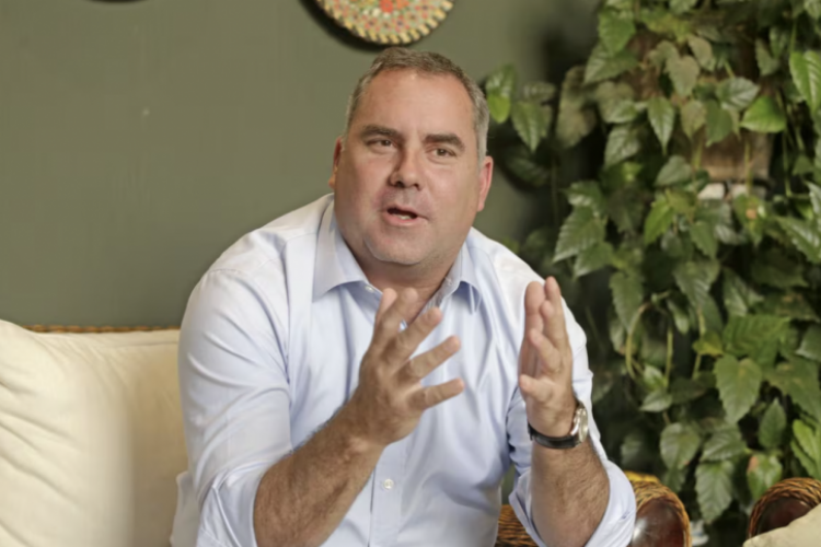 <p>Precandidato presidencial peruano Belaúnde resuelta ileso tras ataque a tiros a su vehículo</p>