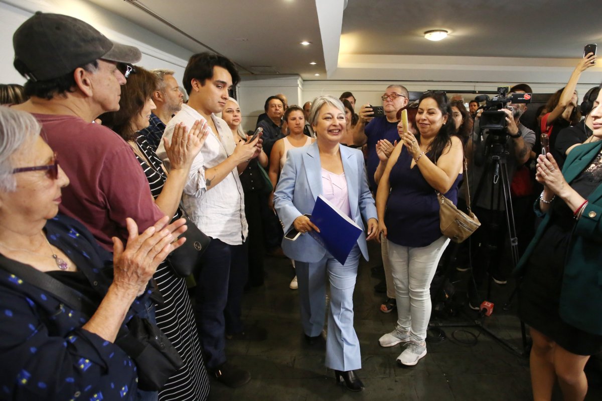 <p>Jara lanza plan para repactar con mayores plazos y menores tasas los créditos de cerca de 1 millón de personas sobreendeudadas o en Dicom</p>