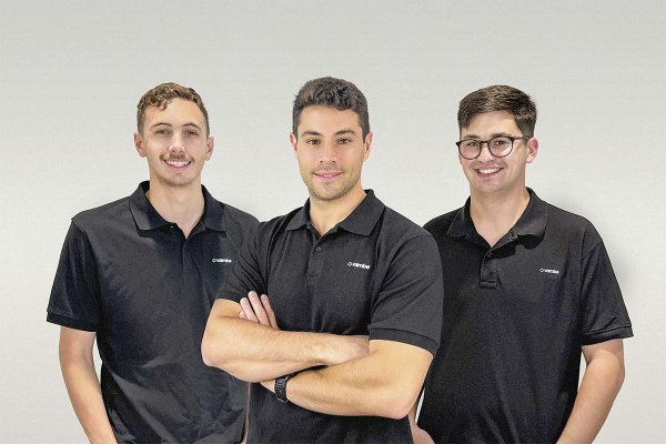 Matías Pérez, Nicolás Camhi y Diego Chahuán, los fundadores sub30 de Vambe.