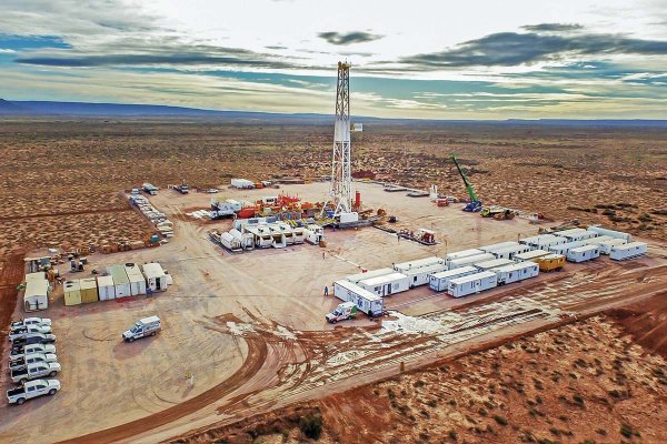 <p>ENAP suscribe contrato de suministro desde Vaca Muerta en Argentina por US$ 12 mil millones al 2033</p>