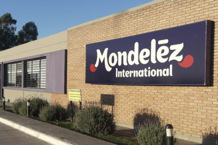 <p>Fabricante de Oreo, Milka y Cadbury frena su producción en Argentina</p>