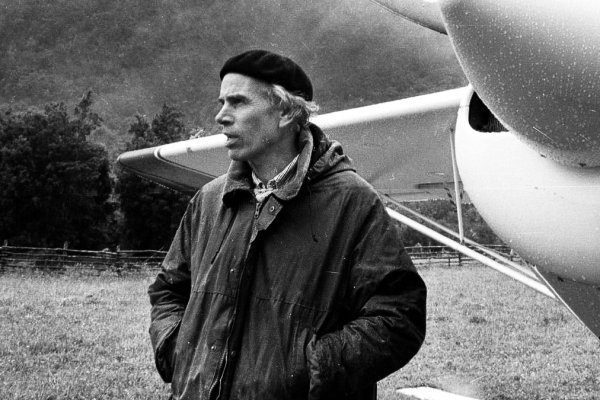 <p>A diez años de su muerte, tres relatos cercanos recuerdan a Douglas Tompkins</p>