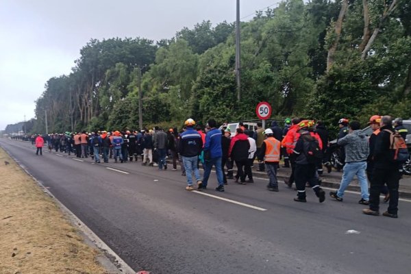<p>Trabajadores de ENAP debieron evacuar las instalaciones tras falla en unidad de cracking de la Refinería Bío Bío</p>