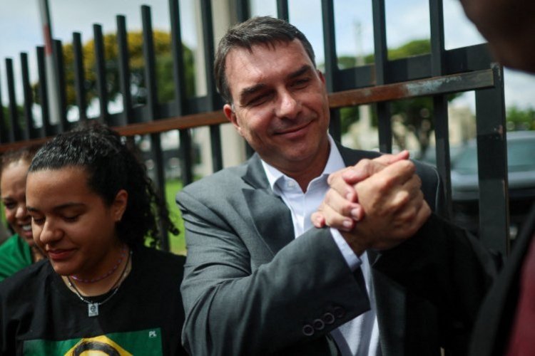 <p>Hijo de Bolsonaro confirma su candidatura presidencial y califica la decisión de "irreversible"</p>