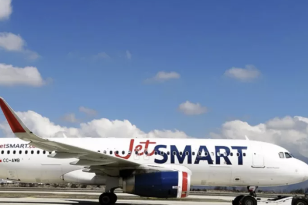 JetSmart inició operación de vuelos internacionales desde las ciudades colombianas de Cali y Medellín hacia Punta Cana