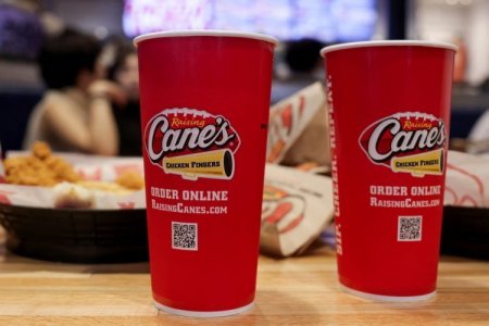 Operador de restaurantes Alsea abrirá Raising Cane's en México