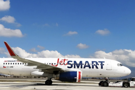 JetSmart inició operación de vuelos internacionales desde las ciudades colombianas de Cali y Medellín hacia Punta Cana