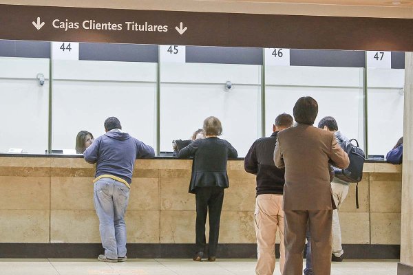 <p>Más de US$ 20 mil millones ingresaron en depósitos en pesos a los bancos en 12 meses a septiembre: Banco de Chile y Santander fueron preferidos</p>