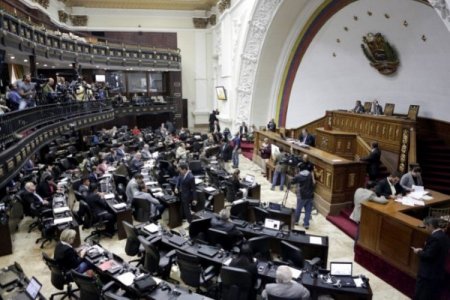 Venezuela avanza para retirarse de la Corte Penal Internacional tras luz verde del Parlamento